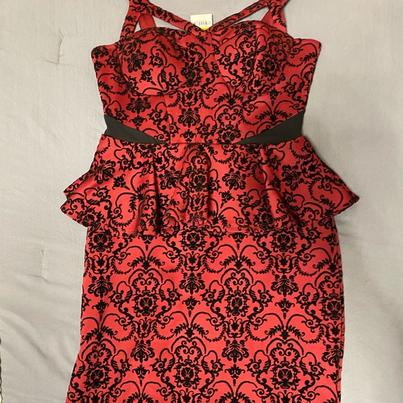 Dress - Picture 3 of 3